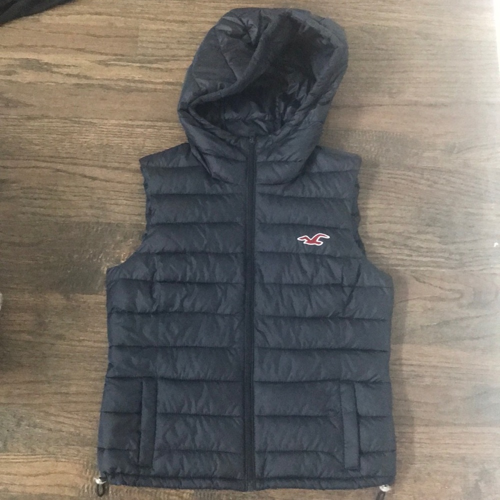 Hollister puffy vest (S)